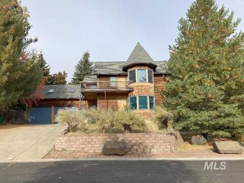 1655 Lorien Ln, Moscow, ID 83843
