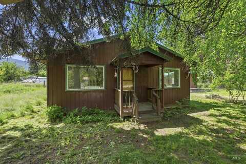 206 E 2nd Ave, Clark Fork, ID 83811