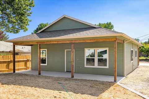 212 N 2nd St W, Homedale, ID 83628
