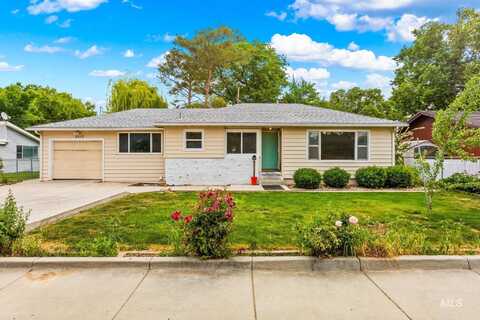 2117 Crescent Dr, Caldwell, ID 83605
