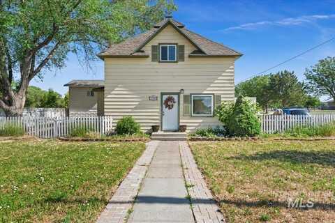 1390 E 6th St, Mountain Home, ID 83647