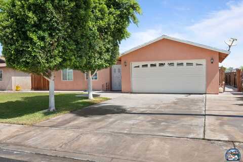 981 Nosotros St, Calexico, CA 92231