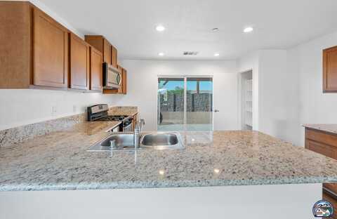 514 Quail Ct, Imperial, CA 92251