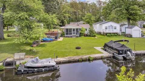 863 S Lakeside Drive, Michigan Center, MI 49254