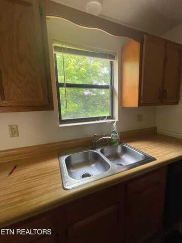 1305 Roosevelt Rd, Knoxville, TN 37914