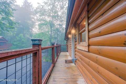 1646 Misty Hollow Way, Gatlinburg, TN 37738
