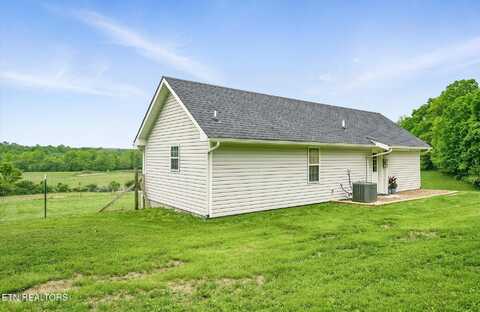1447 Dykes Rd, Crossville, TN 38571