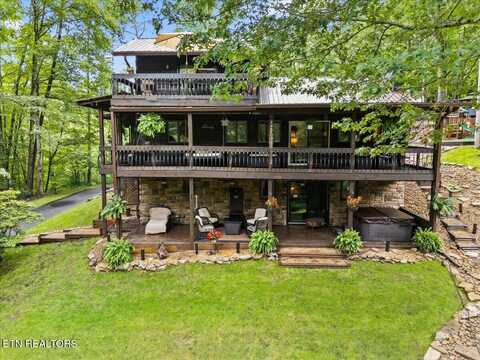 573 Hilltop Drive, Jacksboro, TN 37757