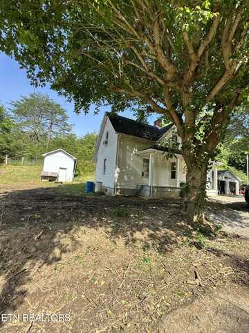 2395 Howard Rd, Bybee, TN 37713