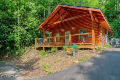 1695 Misty Hollow Way, Gatlinburg, TN 37738