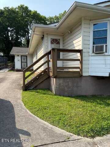 805 Sewanee St, Harriman, TN 37748