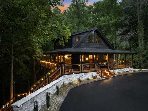 2705 Owls Cove Way, Sevierville, TN 37862