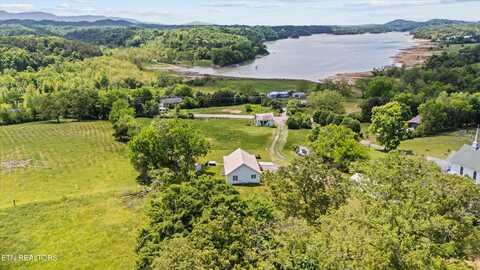 2738 Indian Creek Rd, Dandridge, TN 37725