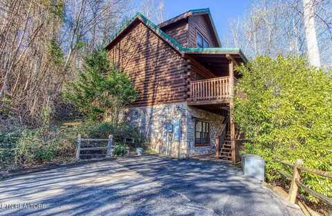 704 Yona Trail Way, Gatlinburg, TN 37738