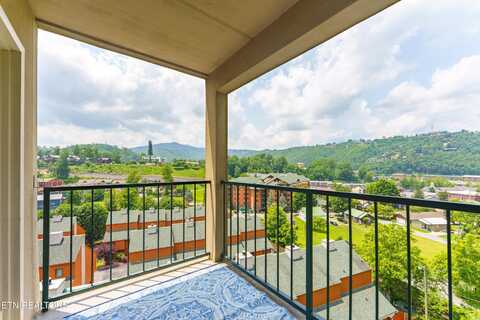 413 Baskins Creek Rd, Gatlinburg, TN 37738