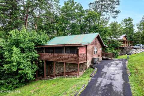 2015 Piney Overlook Lane, Sevierville, TN 37862