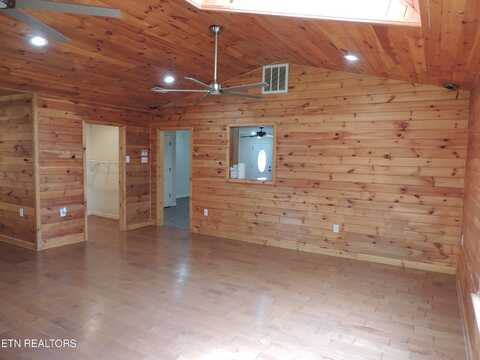 599 ISLAND FORD Rd, Rocky Top, TN 37769