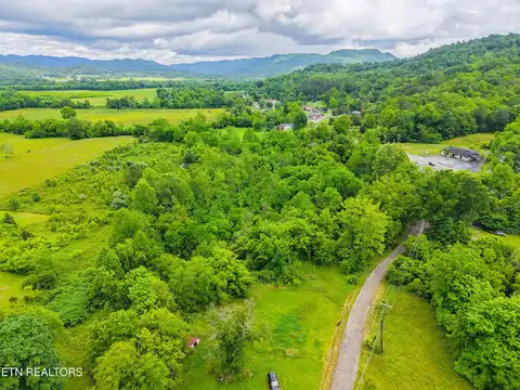 Creekmore Lane, Jellico, TN 37762