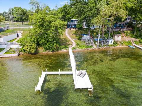 11227 N East Wawasee Drive, Syracuse, IN 46567