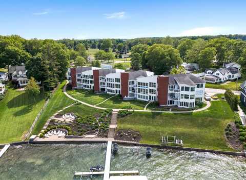 10660 N Southshore Drive, Syracuse, IN 46567