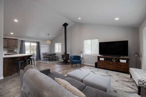 55659 Swan Road, Bend, OR 97707