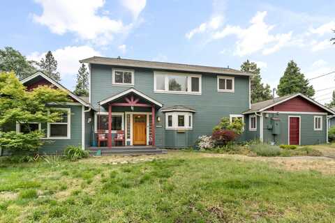 605 W 4th Street, Phoenix, OR 97535