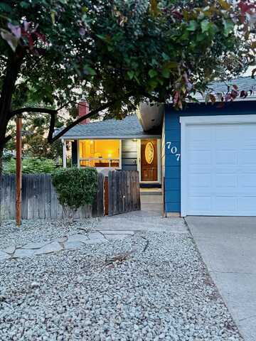 707 W Oregon Avenue, Klamath Falls, OR 97601