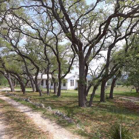 41 Big Joshua Creek Rd, Comfort, TX 78013