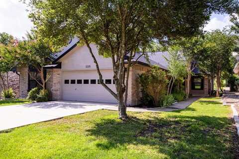 2225 Rock Creek Dr, Kerrville, TX 78028