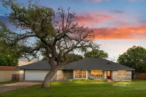 104 Holly Hill Dr, Ingram, TX 78025