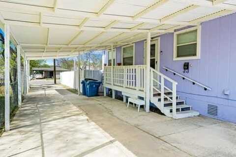 220 W Davis St, Kerrville, TX 78028