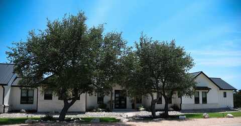 121 Center Oaks Court, Kerrville, TX 78028