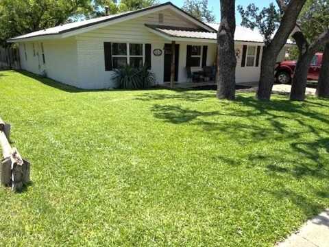 1701 Deer Trail, Kerrville, TX 78028