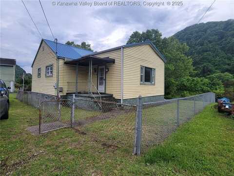 94 1/2 Kanawha Ave, Smithers, WV 25186