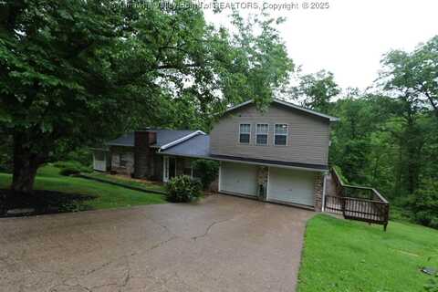 905 Daniel Boone Trail, Hurricane, WV 25526