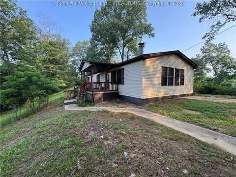7349 McLane Pike, Liberty, WV 25124