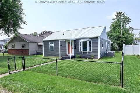 911 Dupont Avenue, Nitro, WV 25143