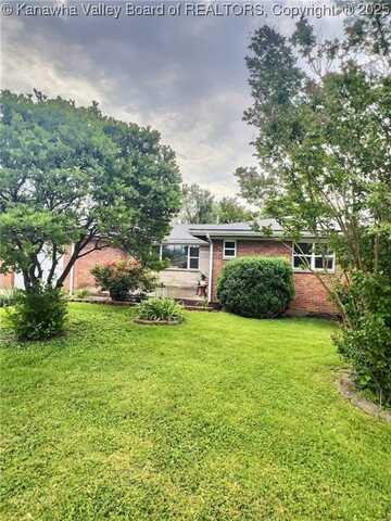 1301 Valentine Circle, Nitro, WV 25143