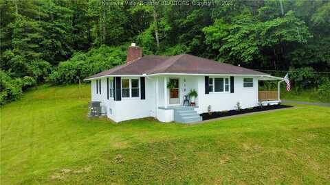518 4th Street W, Madison, WV 25730