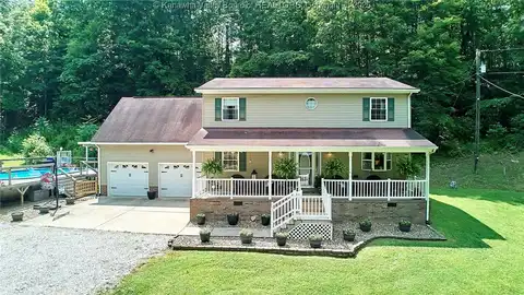 215 Crosscut Lane, Poca, WV 25159