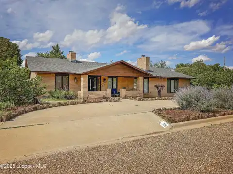 805 2nd Street, Plains, TX 79355