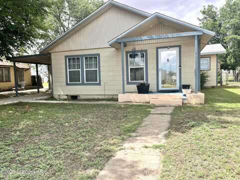 2112 N 1st Street, Tahoka, TX 79373