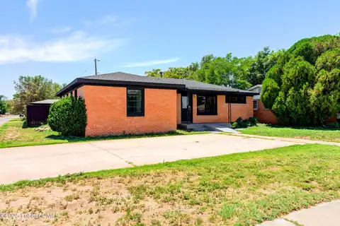 124 E Monroe Street, Levelland, TX 79336