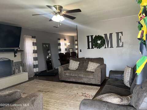 724 W Broadway Avenue, Tulia, TX 79088
