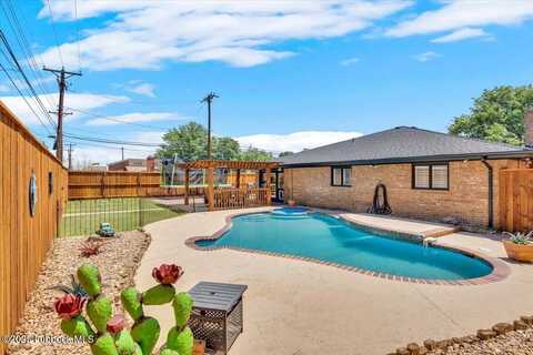 2022 Buffalo Drive, Levelland, TX 79336