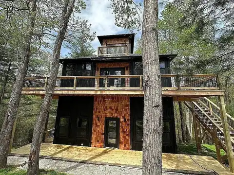 52 West Spencer Rd, Campton, KY 41301