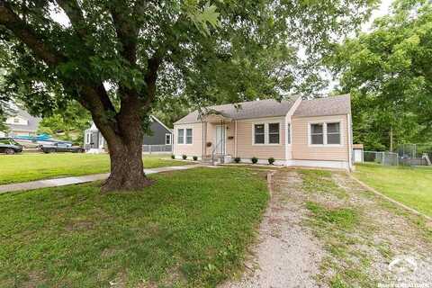 319 E 12th Street, Ottawa, KS 66067