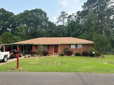 1202 Fairview Dr, Waynesboro, MS 39367