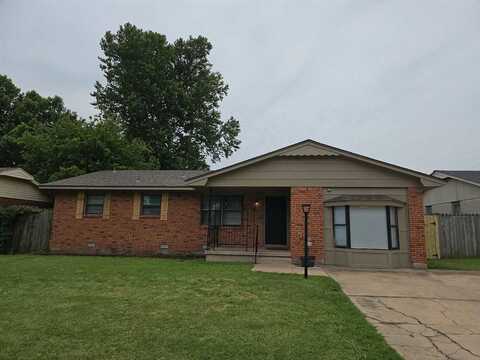 3815 SE Dorchester Dr, Lawton, OK 73501