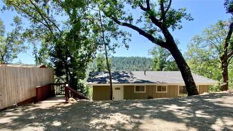 12137 Black Oak Drive, Loch Lomond, CA 95461